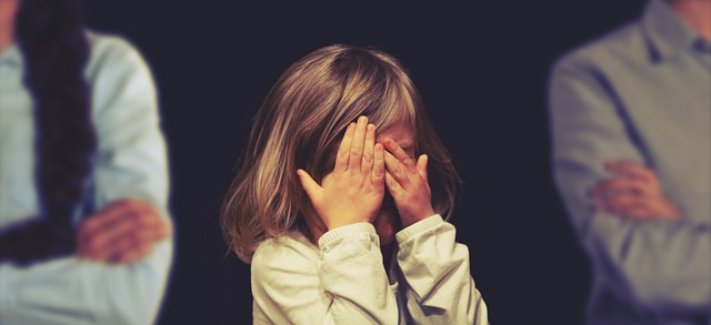 Prise entre ses parents