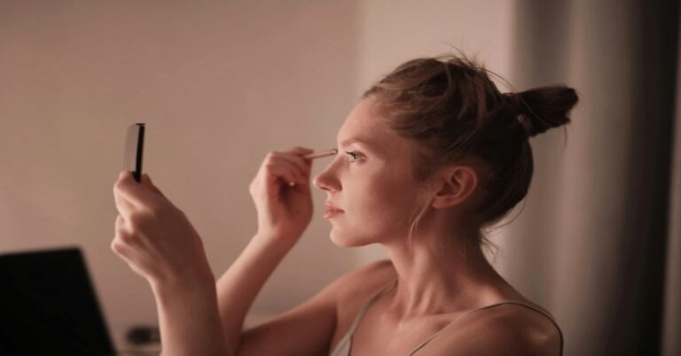 Le visage nu